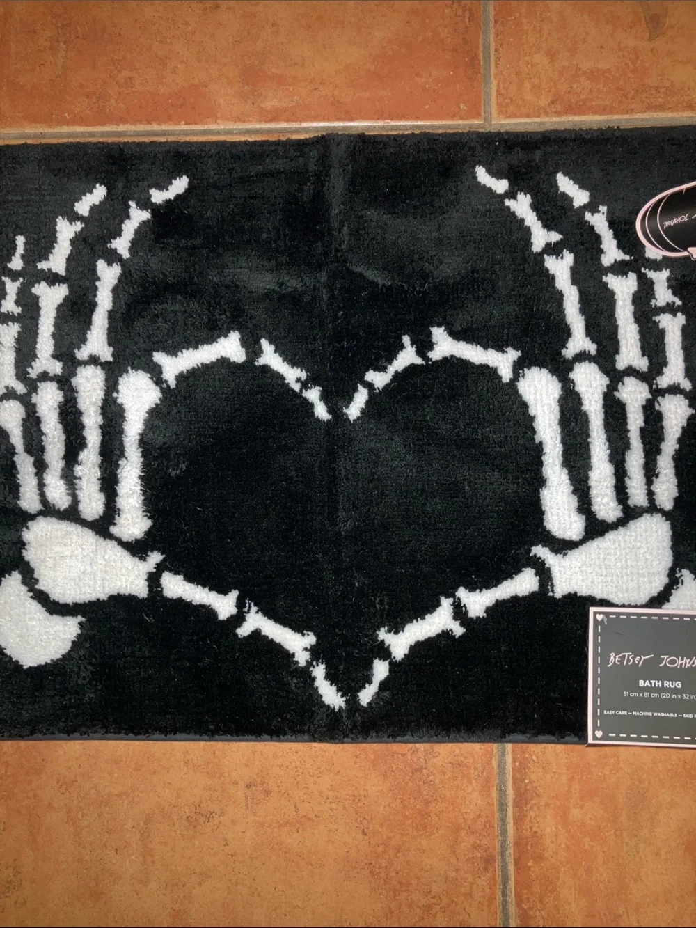 🖤Betsey Johnson plush bath rug skeleton hands Halloween bath mat NWT
